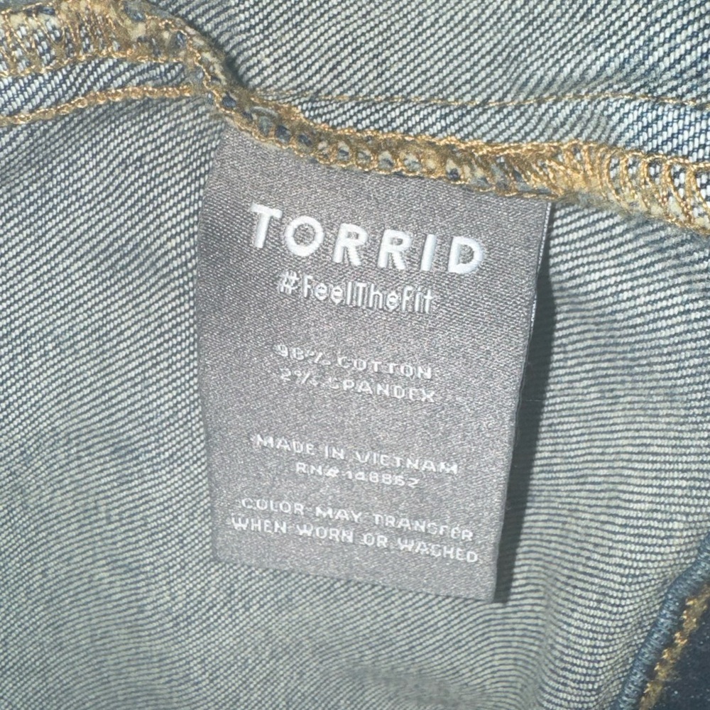 NWT Torrid Denim Trucker Jacket - Medium Wash - Picture 7 of 9